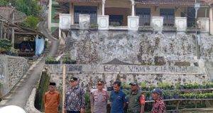 Kunjungan Camat Darma, Kapolsek Darma, BKSDA Cirebon ke Dusun Ciawitali. (Foto: Sulindo/Ulfa Nurfauziah)