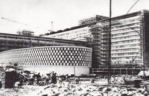 Pembangunan Hotel Indonesia pada tahun 1962.