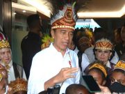 Presiden Joko Widodo saat memberikan keterangan usai menghadiri puncak peringatan Hari Anak Nasional (HAN) 2024 di Istora Papua Bangkit, Kota Jayapura, Provinsi Papua pada Selasa (23/7/2024).(Dok. Sekretariat Presiden )