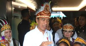 Presiden Joko Widodo saat memberikan keterangan usai menghadiri puncak peringatan Hari Anak Nasional (HAN) 2024 di Istora Papua Bangkit, Kota Jayapura, Provinsi Papua pada Selasa (23/7/2024).(Dok. Sekretariat Presiden )