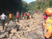 Tim SAR Gabungan BPBD Kab. Ciamis, Kab. Tasik, Kepolisian dan TNI melakukan pencarian korban di sungai Citanduy, Selasa(6/8/2024). (Foto: M. Kris)