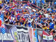 Ribuan Aremania kembali hadir di lapangan menyaksikan tim kebanggaannya berlaga di Stadion Soepriyadi Blitar. (Foto: Sulindo/Wien)