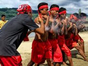 Atraksi Bambu Gila (sumber: www.adira.co.id)