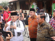 Fauzi Bowo bersama Pramono Anung dan Rano Karno saat bertemu di Museum MH. Thamrin di kawasan Senen, Jakarta Pusat. (Foto: Sulindo/Iqyanut Taufik)