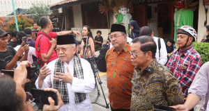 Fauzi Bowo bersama Pramono Anung dan Rano Karno saat bertemu di Museum MH. Thamrin di kawasan Senen, Jakarta Pusat. (Foto: Sulindo/Iqyanut Taufik)