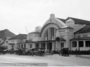 Gedung Kantor Pos Indonesia di Jakarta, atau Batavia, pada zaman dahulu.(https://www.bumn.info / TROPENMUSEUM)