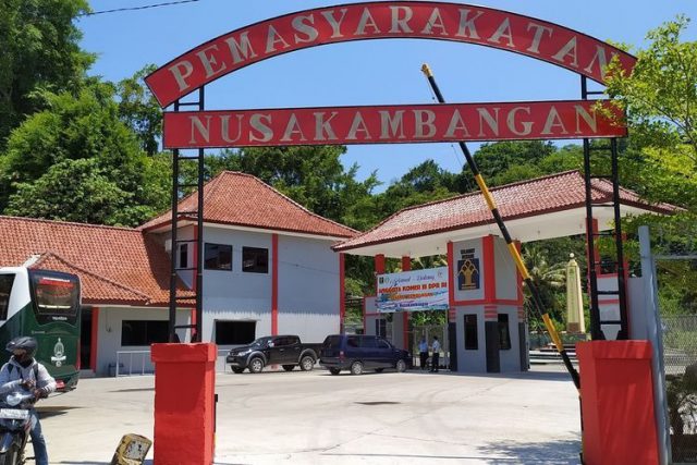 Gerbang masuk kawasan lapas Nusakambangan(bapassolo.kemenkumham.go.id)