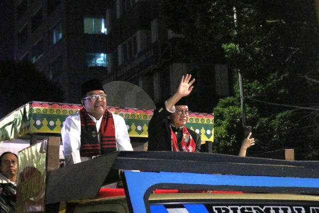 Rano Karno dan Pramono Anung saat datang ke KPUD DKI JAKARTA (Foto Sulindo/Iqyanut Taufik)