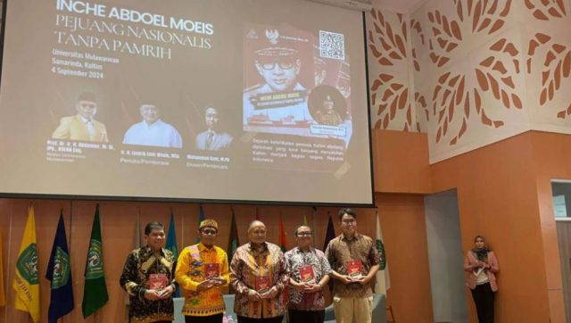 bedah buku berjudul “Inche Abdoel Moeis, Pejuang Nasionalis Tanpa Pamrih” di Gedung Prof Masjaya, Universitas Mulawarman, Samarinda, Rabu 4 September 2024 - Foto: Istimewa.