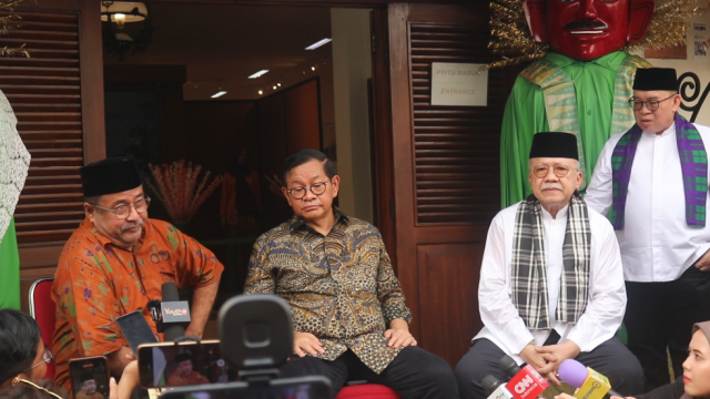 Pramono Anung dan Rano Karno saat bersilaturahmi ke Mantan Gubernur DKI, Fauzi Bowo atau akrab dipanggil Foke, di Museum MH Thamrin Jakarta Pusat. (Foto: Sulindo/Iqyanut Taufik)