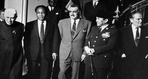 Para pimpinan negara penggagas Gerakan Non-Blok dalam Konferensi Belgrade (1961), dari kiri ke kanan: PM India Jawaharlal Nehru, PM sekaligus Preiden Ghana Kwame Nkrumah, Presiden Mesir Gamal Abdel Nasser, Presiden Indonesia Soekarno, dan Presiden Yugoslavia Josip Broz Tito.(Dok. Non-Aligned Movement)