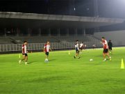 Timnas Indonesia sedang melakukan latihan di Stadion Madya komplek Gelora Bung Karno Senayan. (foto: Sulindo/Iqyanut Taufik)