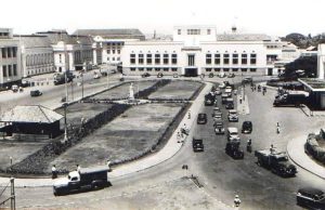 Taman station BEOS di Jakarta Kota circa 1950 (sumber : ANRI)