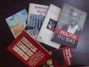 Buku tentang Politik. (foto: Sulindo/Iqyanut Taufik)