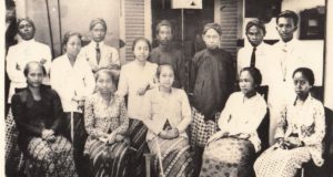 Para pamong (guru) yang mengajar di Taman Siswa pada tahun 1934 (Dok. Museum Dewantara Kirti Griya)