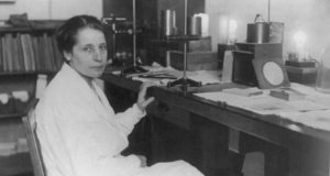 Lise Meitner (Medium)