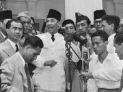 Soekarno dalam Sidang Umum MPRS ke-II bulan Mei 1963.(Wikisource/Fotograaf Onbekend)