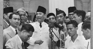 Soekarno dalam Sidang Umum MPRS ke-II bulan Mei 1963.(Wikisource/Fotograaf Onbekend)