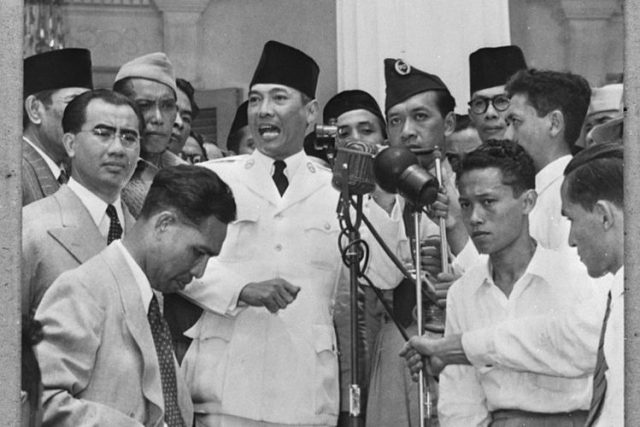 Soekarno dalam Sidang Umum MPRS ke-II bulan Mei 1963.(Wikisource/Fotograaf Onbekend)