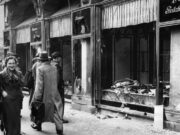 Sekitar 7.500 tempat usaha milik orang Yahudi di Jerman hancur atau terbakar selama Kristallnacht berlangsung. (Sumber: history.com)