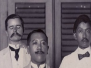 Labberton (memejamkan mata) bersama Tjipto Mangoenkoesoemo (kanan gambar), dan Satrowijono (bawah) saat pertemuan Comité voor Javaanse Cultuurontwikkeling di Surakarta tahun 1918. (KITLV)