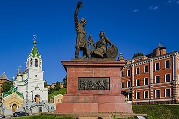 Monumen Minin dan Pozharsky di Nizhny Novgorod (Wikipedia)