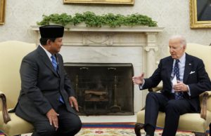 Presiden Prabowo saat menemui Joe Biden di Gedung Putih, Washington Dc, Amerika Serikat. (Foto: REUTERS/Kevin Lamarque)