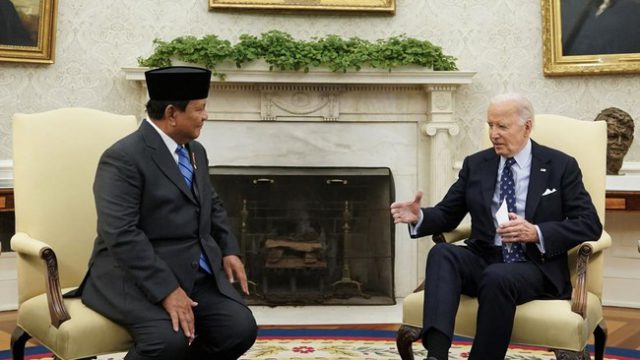 Presiden Prabowo saat menemui Joe Biden di Gedung Putih, Washington Dc, Amerika Serikat. (Foto: REUTERS/Kevin Lamarque)