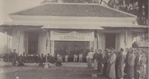 Pembukaan Residentie-Gerecht Landraad tahun 1905. (Sumber: KITLV)