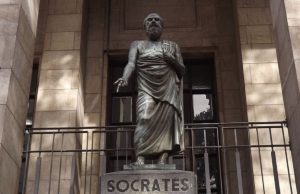 patung Socrates (Wikimedia Commons)
