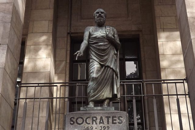 patung Socrates (Wikimedia Commons)