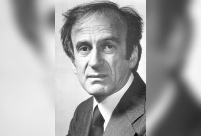 Elie Wiesel, seorang penyintas Holocaust dan penulis memoar 