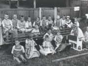 Sekelompok anak di rumah sakit Katharinenhof Großhennersdorf dekat Dresden, 1939-1940. Anak-anak dalam foto ini sebagian besar dibunuh dalam Program Eutanasia Nazi. (Sumber: War Documentary)