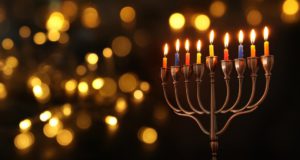 Ilustrasi Hanukkah. (sumber: NPR)