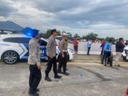 kapolres Malang di lokasi meninjau langsung kecelakaan maut di Tol Lawang. (foto: Istimewa)