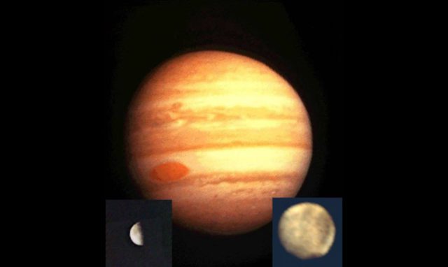 Gambar Jupiter dan dua bulan terbesarnya, Europa (kiri) dan Ganymede (kanan) yang dipancarkan oleh Pioneer 10. (Sumber: nasa.gov)