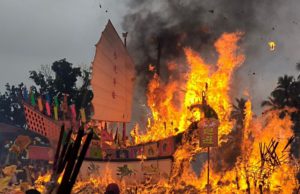 Tradisi Bakar Tongkang di Bagansiapiapi Riau. (DOK. Pemprov Riau)