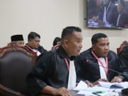 Benny Hutabarat, Kuasa Hukum Paslon nomor 3 Tri Adhianto dan Harris Bobihoe.(Foto: Sulindo/Iqyanut Taufik)