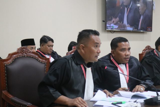 Benny Hutabarat, Kuasa Hukum Paslon nomor 3 Tri Adhianto dan Harris Bobihoe.(Foto: Sulindo/Iqyanut Taufik)