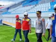 Kapolres Malang AKBP Putu Kholis Aryana, S.I.K. meninjau stadion Kanjuruhan (Foto: Sulindo/Wien)