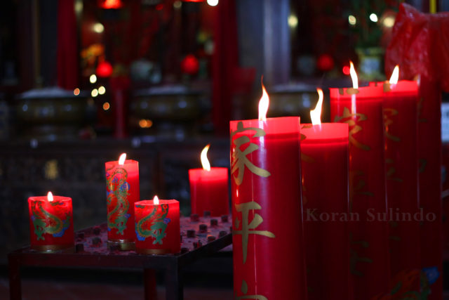 Lilin di Klenteng Hui Tek Bio, dikawasan Vihara Dharma Bhakti Glodok, yang merupakan Vihara tertua di Jakarta. (Foto: Sulindo/Iqyanut Taufik)