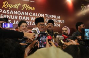 Pramono Anung dan Bang Doel saat ditemui setelah Sidang Pleno Penetapan pasanga Calon Terpilih Gubernur dan Wakil Gubernur DK Jakarta di Hotel Pullman, Jakarta Barat. (Foto: Sulindo/Iqyanut Taufik)