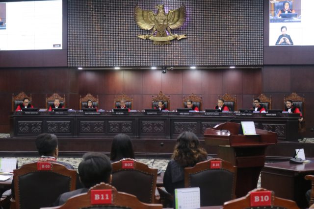 Hakim MK saat sidang putusan terkait ambang batas pencalonan Presiden dan Wakil Presiden. (foto: Sulindo/Iqyanut Taufik)