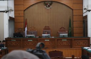 Hakim Tunggal Djumyanto di persidangan Pra Peradilan yang diajukan Sekjen PDIP Hasto Kristiyanto. (foto: Sulindo/Iqyanut Taufik)