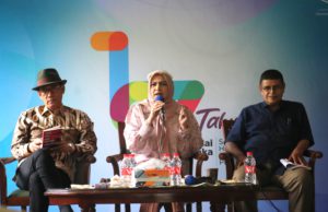 Refly Harun (kiri), Nuthayla Anwar (tengah), dan Idrus Shahab (kanan) dalam acara ngobrolin buku dan Cinta. (foto: Sulndo/Iqyanut Taufik)