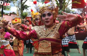 Penari Bali. (Foto: Sulindo/Iqyanut Taufik)