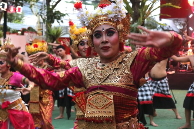 Penari Bali. (Foto: Sulindo/Iqyanut Taufik)