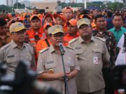 Gubernur DKI Jakarta, Pramono Anung (tengah) setelah selesai Apel bersama para jajarannya di kawasan Monas, Jakarta. (Foto: Sulindo/Iqyanut Taufik)