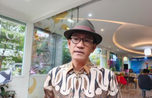 Pengamat Politik dan Hukum Tata Negara, Refly Harun saat ditemui di Kafe Sastra Balai Pustaka Jakarta. (Foto: Sulindo/Iqyanut Taufik)