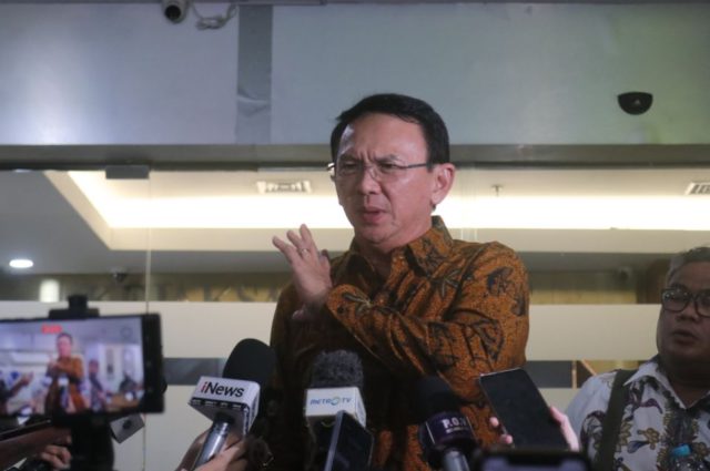 Basuki Tjahaja Purnama alias Ahok setelah selesai diperiksa Kejagung (foto: Sulindo/Iqyanut Taufik)